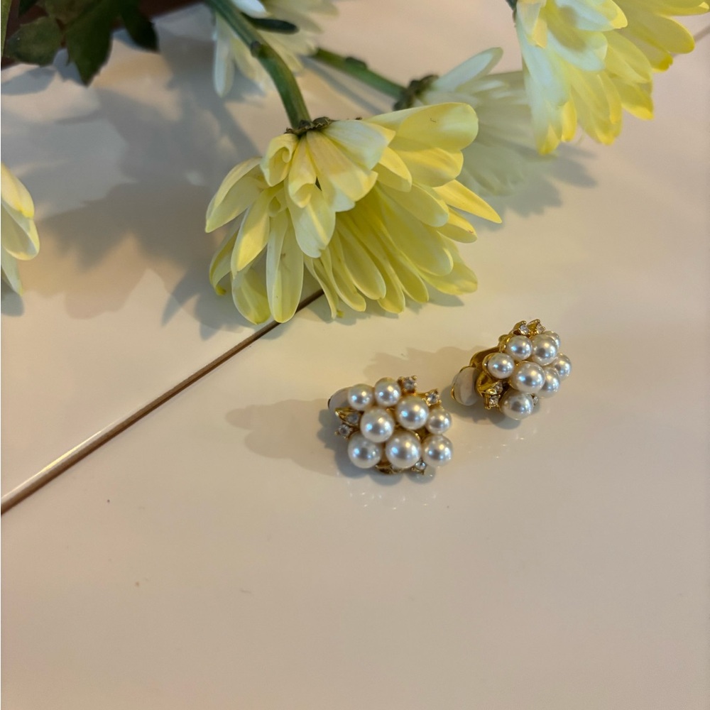 Signed Evco Gold Tone Faux Pearls/ Rhinestone’s Clip On Earrings #150